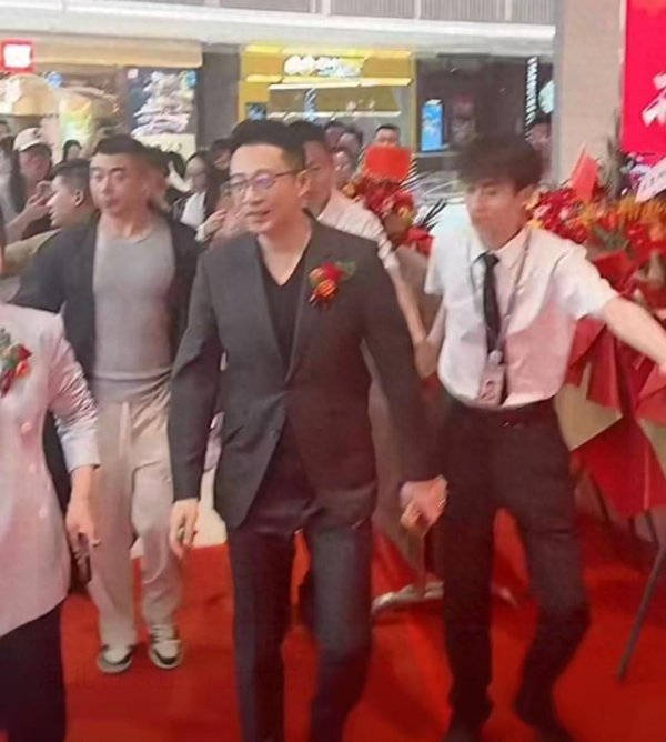 98策略 汪小菲上电视了！筱梅的眼神全是仰慕，张颖颖官宣恋情还不忘内涵