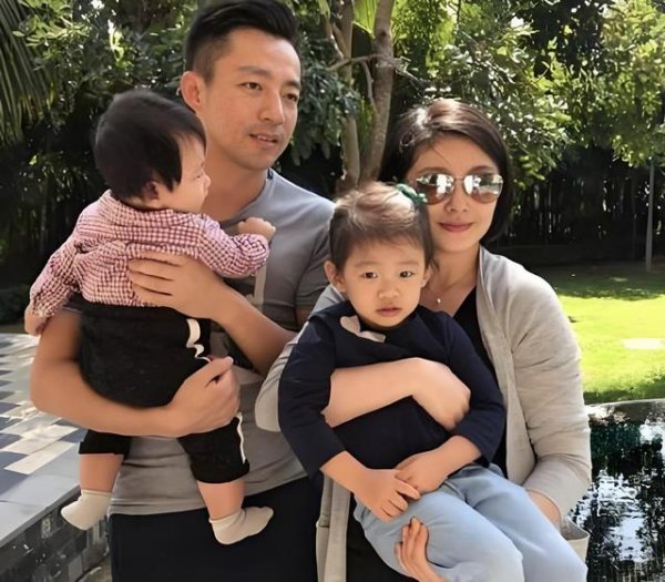 第一证券 大 S 被曝婚内主动联系具俊晔！养全家自己旧睡衣妹妹晒名牌